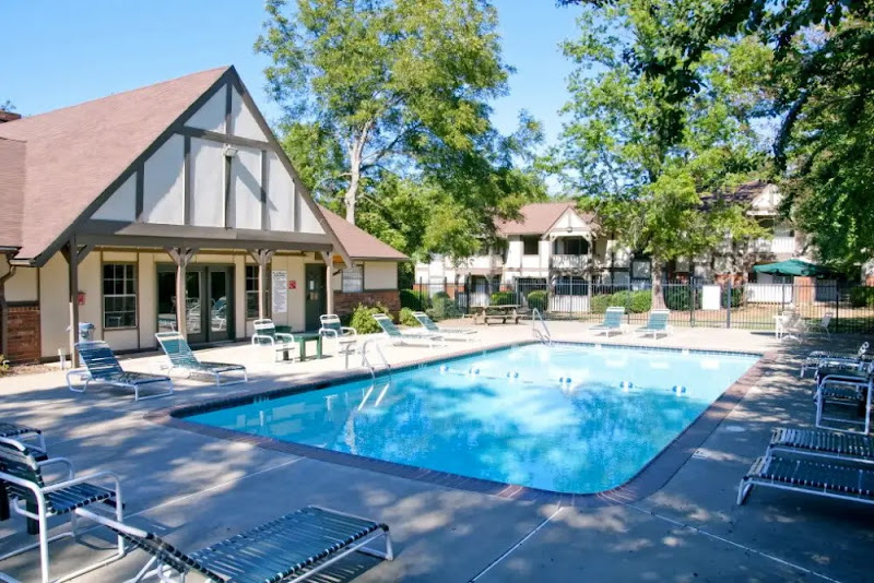 Cambridge Apartments - Hotels in Athens, GA
