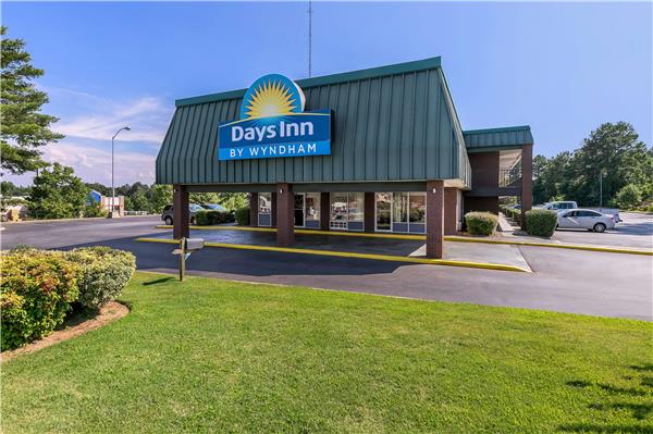 Days Inn by Wyndham Seneca / Clemson Area - Hotels in Athens, GA