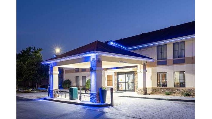 Days Inn & Suites by Wyndham Commerce - Hotels in Athens, GA