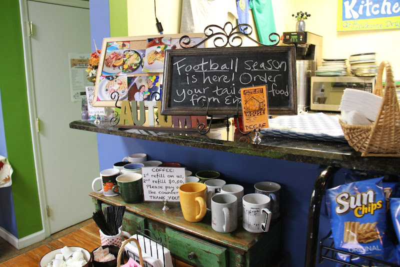 Em's Kitchen At Hawthorne Drugs - Restaurants in Athens, GA