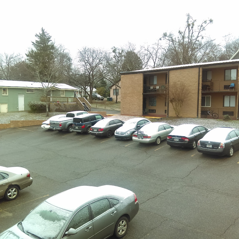 Hill Apartment Complex - Hotels in Athens, GA