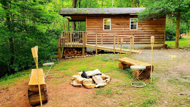 Lil' Log Cabin at Hearthstone Cabins and Camping - Hotels in Athens, GA